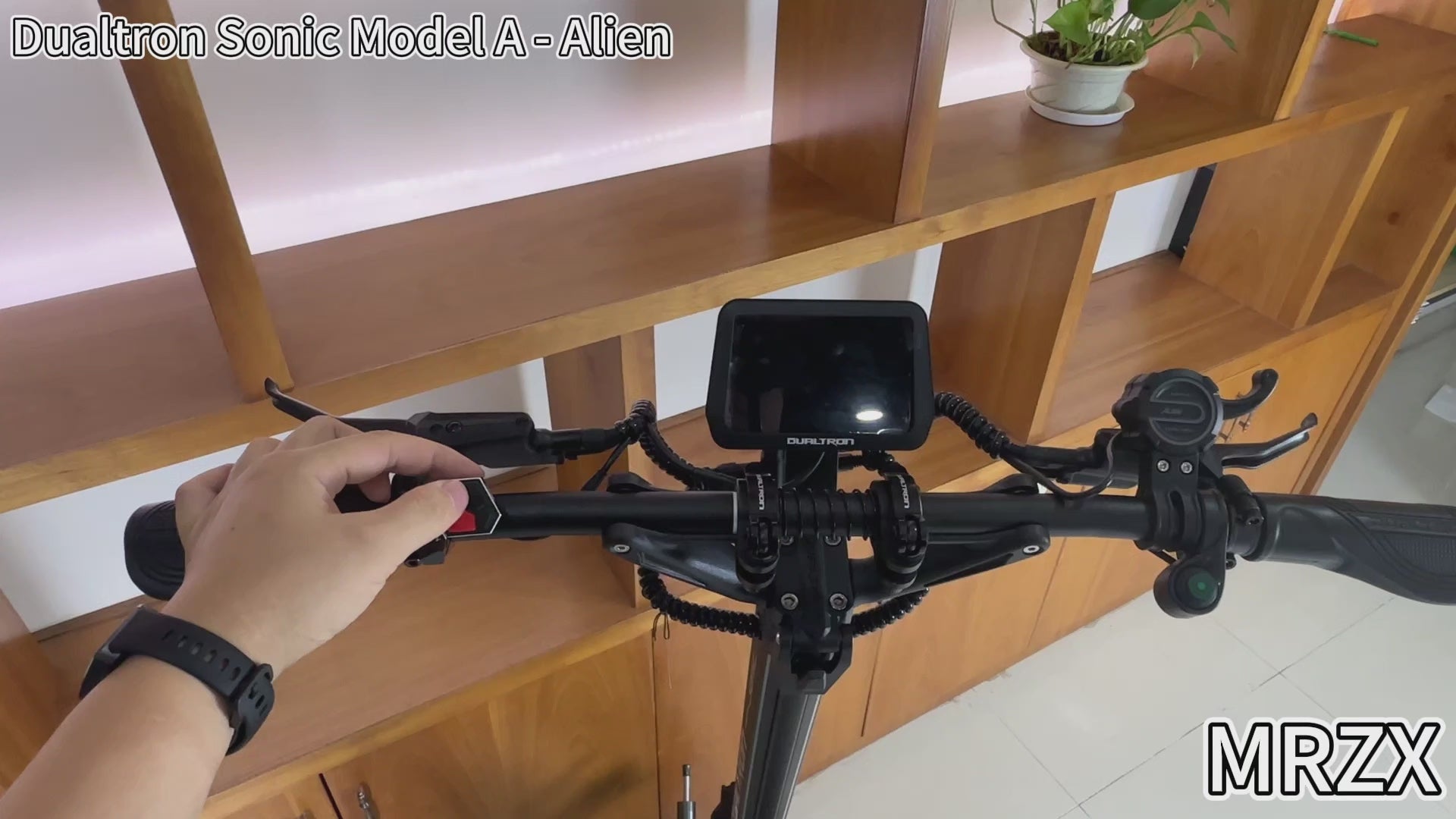 Carica il video: 